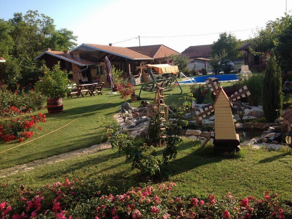 Guest House Rose Smederevska Palanka Exterior foto