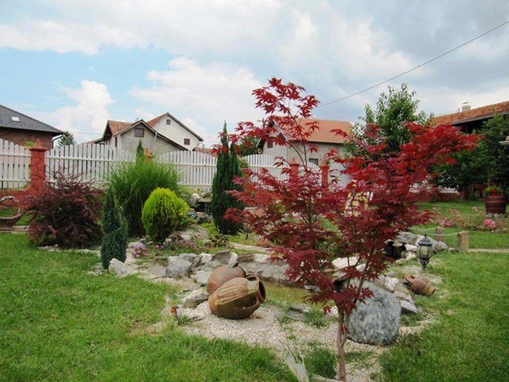 Guest House Rose Smederevska Palanka Exterior foto