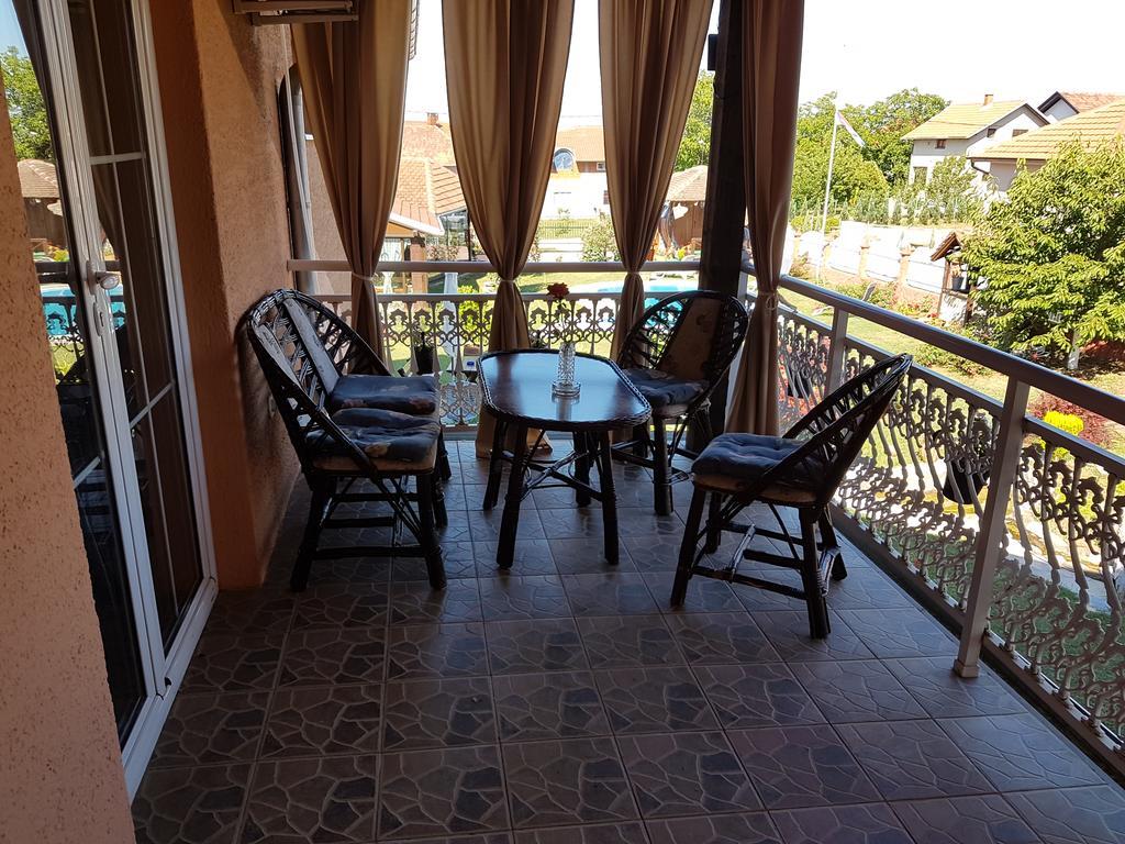 Guest House Rose Smederevska Palanka Exterior foto